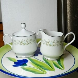 VTG Carriage House Eloquence Bone China Lidded Sugar Bowl &Creamer Set Japan